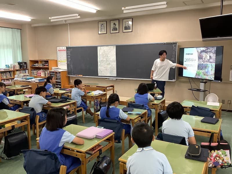 子どもたちへの授業風景
